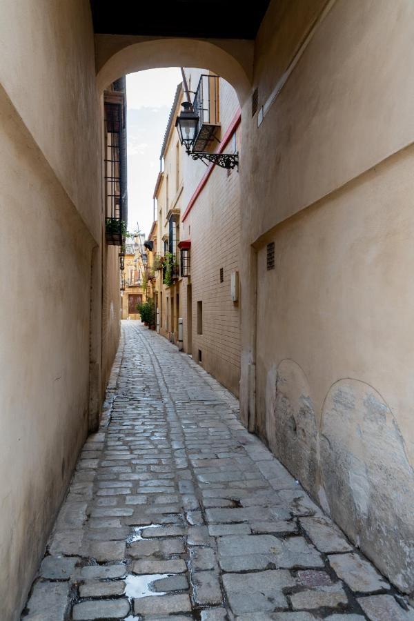 Bonito Callejon En La Juderia By Thegoodtourist Sevilla Exterior foto
